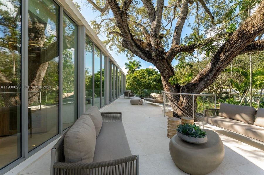 Exterior details and patio area of a home in , Miami (Image 35).