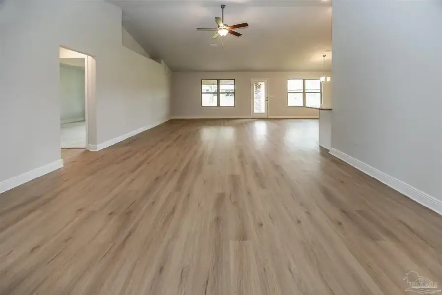 Spacious, unfurnished interior of a new home in Spring Hill, Spring Hill (Image 12).