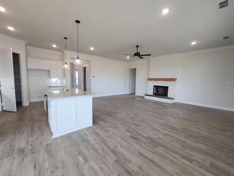 Spacious, unfurnished interior of a new home in Rocky Top, Krum (Image 10).