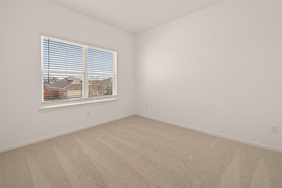 Spacious, unfurnished interior of a new home in Lago Mar, Texas City (Image 12).