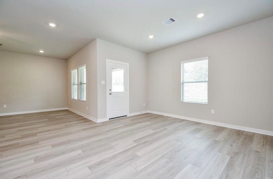 Spacious, unfurnished interior of a new home in Arabella on the Prairie, Richmond (Image 20).