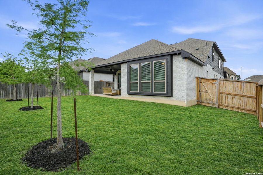 Exterior details and patio area of a home in Davis Ranch, San Antonio (Image 3).