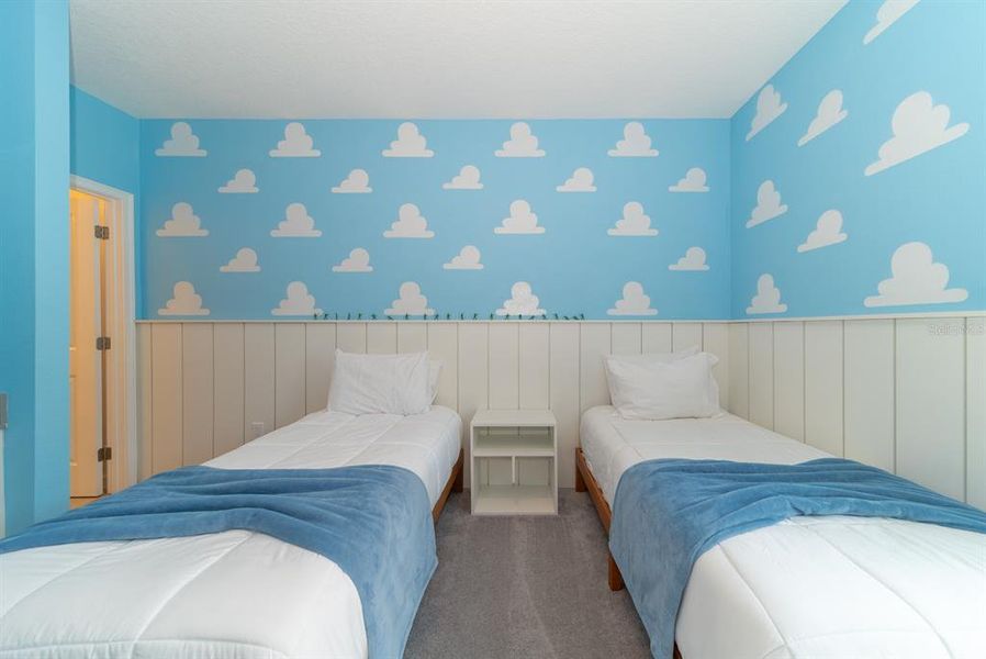 Furnished interior view inside a new home in , Orlando (Image 11).