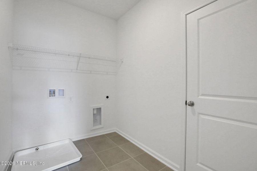 Spacious, unfurnished interior of a new home in Hyland Trail, Green Cove Springs (Image 40).