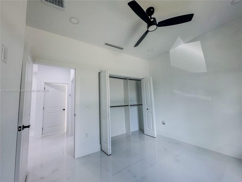 Spacious, unfurnished interior of a new home in , Lehigh Acres (Image 13).