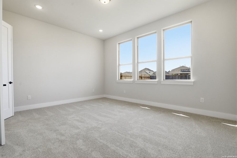 Spacious, unfurnished interior of a new home in Legacy at Lake Dunlap, New Braunfels (Image 23).