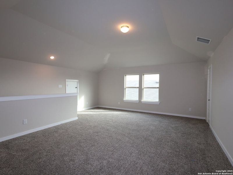 Spacious, unfurnished interior of a new home in Winding Brook, San Antonio (Image 25).