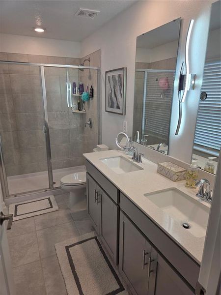 Furnished interior view inside a new home in , Kissimmee (Image 9).