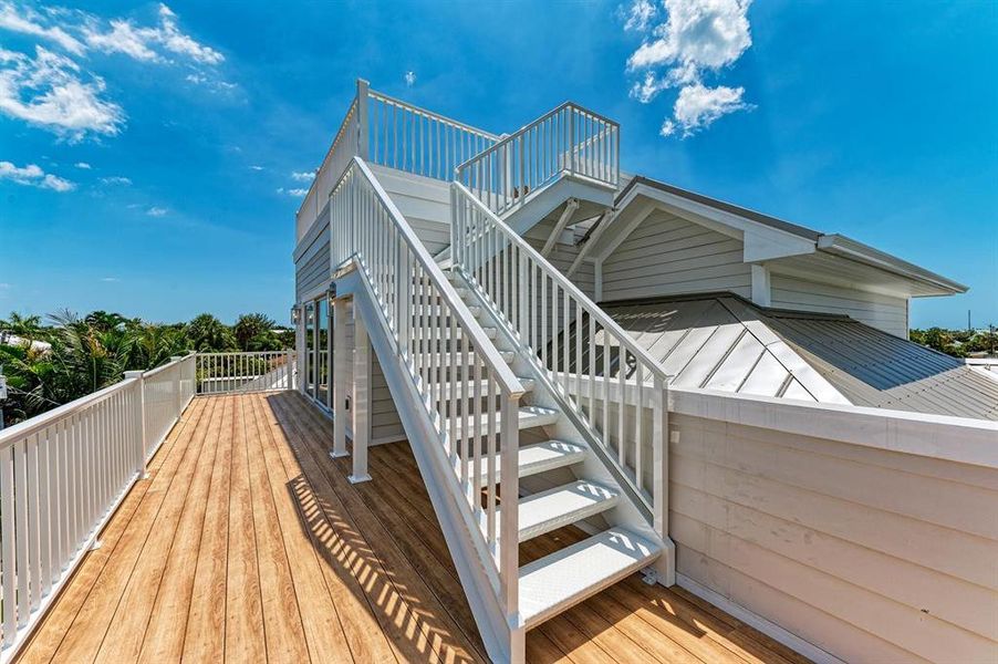 Exterior details and patio area of a home in , Holmes Beach (Image 3).