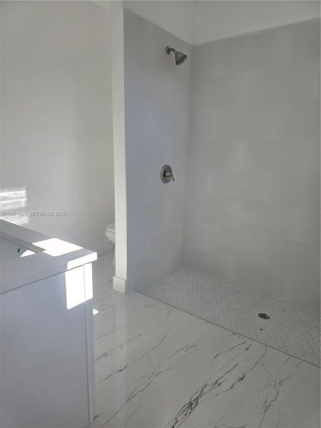 Spacious, unfurnished interior of a new home in , Lehigh Acres (Image 11).