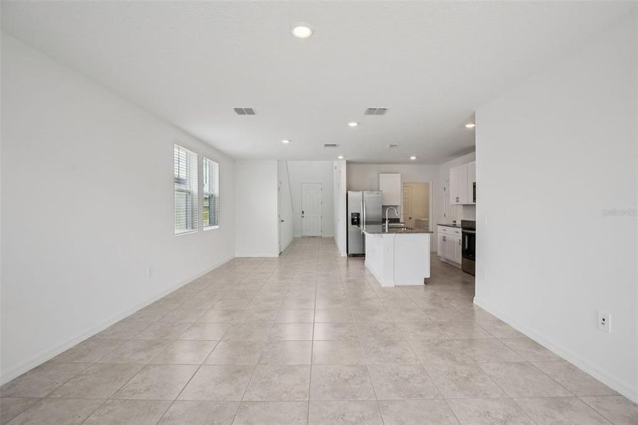 Spacious, unfurnished interior of a new home in Villamar - Classic Series, Winter Haven (Image 15).