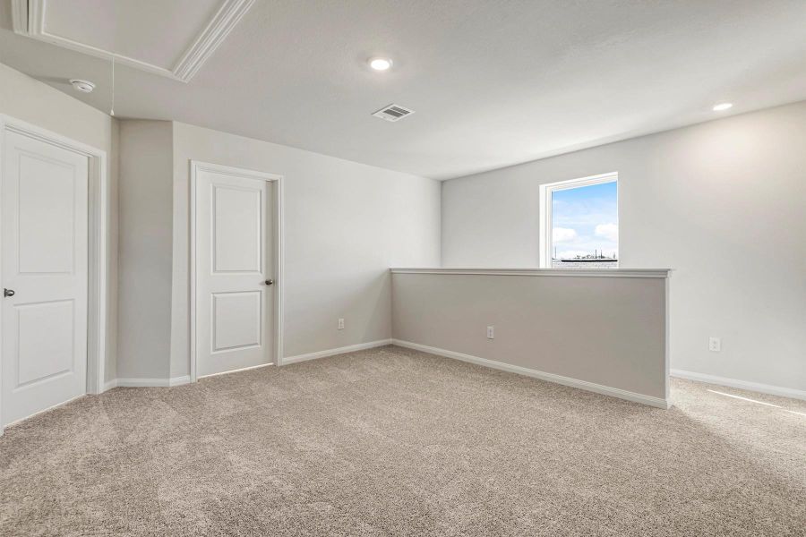 Spacious, unfurnished interior of a new home in Wayside Village, Houston (Image 11).