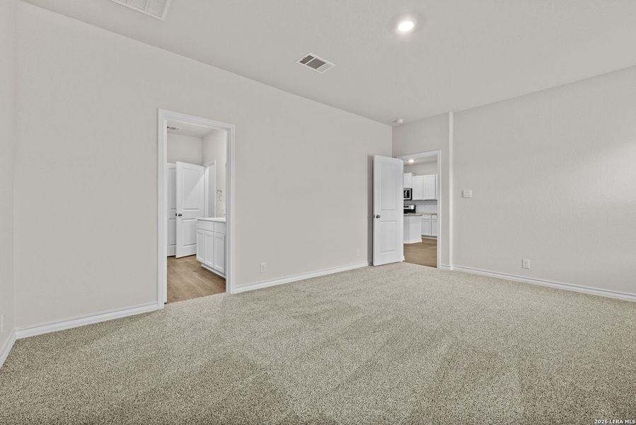 Spacious, unfurnished interior of a new home in Redbird Ranch, San Antonio (Image 29).