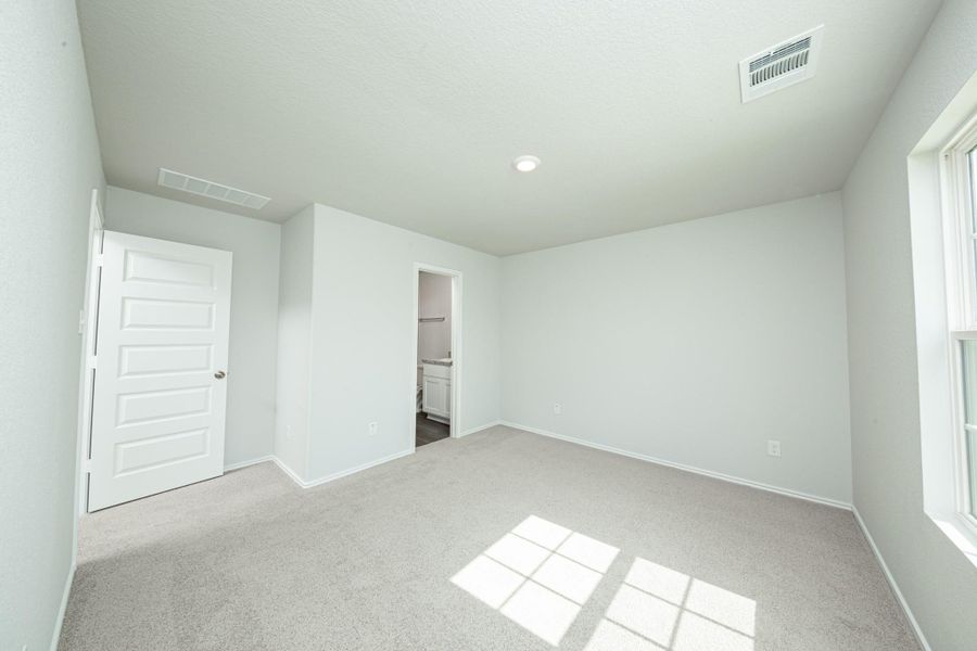 Spacious, unfurnished interior of a new home in Townsend Reserve, Splendora (Image 11).