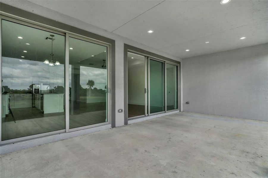 Exterior details and patio area of a home in , Okeechobee (Image 22).