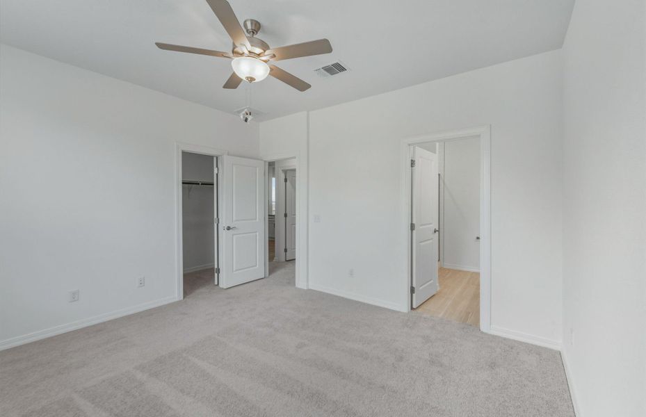 Spacious, unfurnished interior of a new home in Crosswinds, Kyle (Image 41).