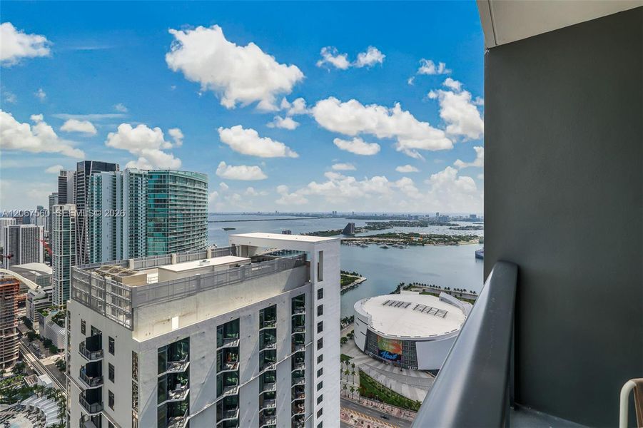 Condo located in Miami, FL showcasing its design and architecture (Image 4).