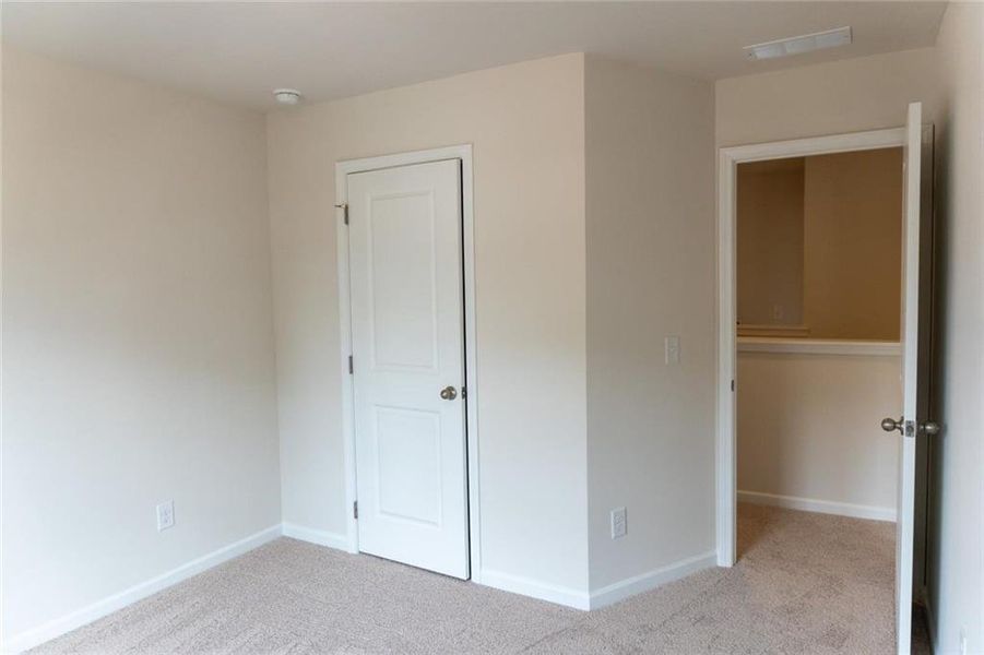 Spacious, unfurnished interior of a new home in , Jefferson (Image 9).
