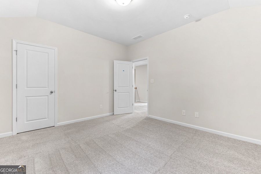 Spacious, unfurnished interior of a new home in Juliette Crossing, Forsyth (Image 24).