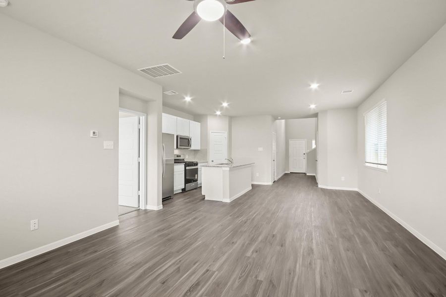 Spacious, unfurnished interior of a new home in Mackenzie Creek, Conroe (Image 15). Spacious, unfurnished interior of a new home in Mackenzie Creek, Conroe (Image 15).
