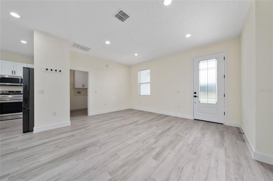 Spacious, unfurnished interior of a new home in , Ocala (Image 15).