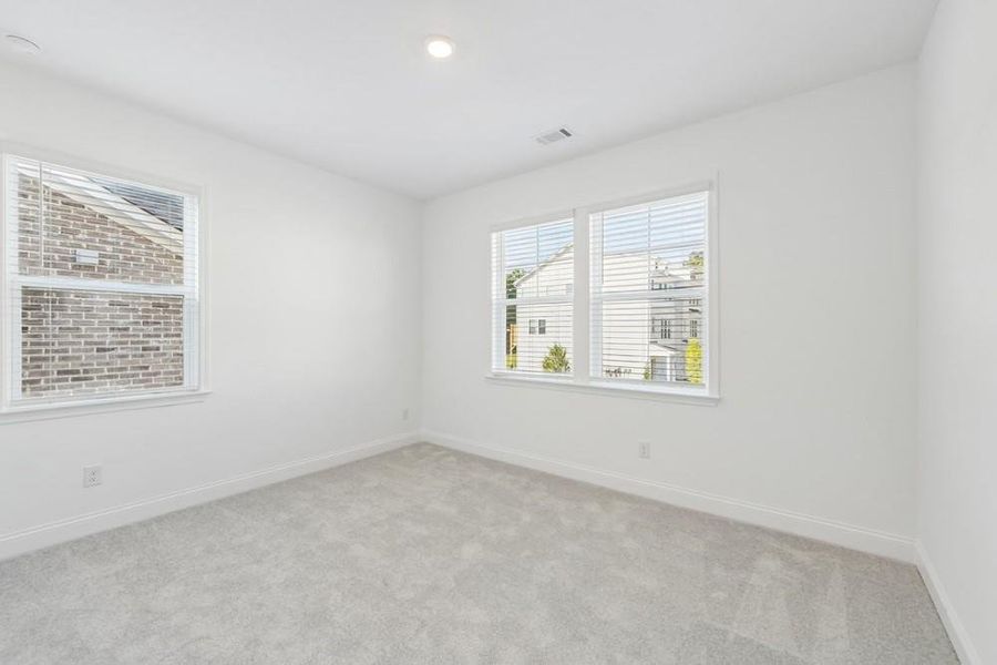Spacious, unfurnished interior of a new home in Auburn Glen, Dacula (Image 22).