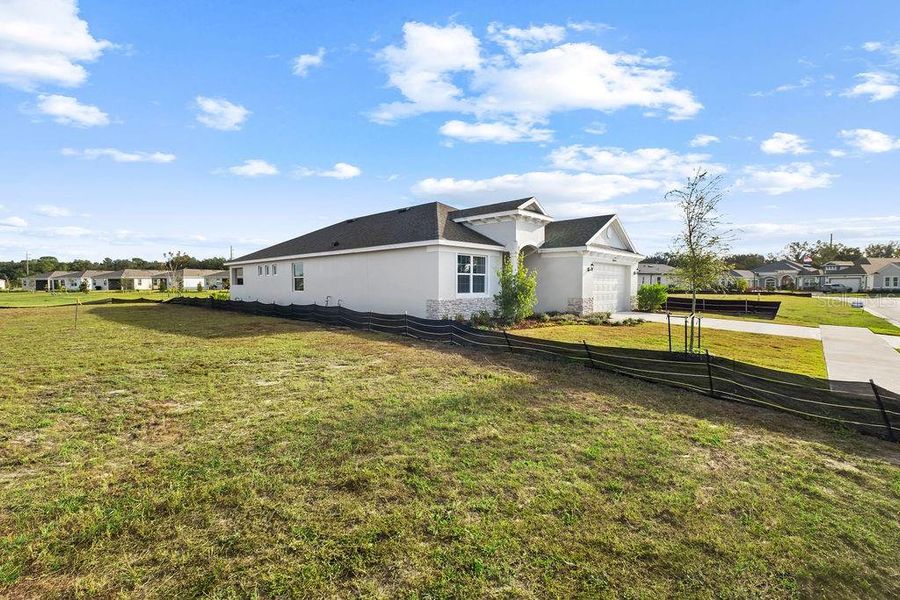 Exterior details and patio area of a home in Lakes of Mount Dora, Mount Dora (Image 3).