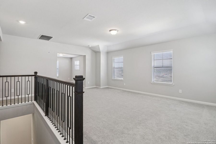 Spacious, unfurnished interior of a new home in Arcadia Ridge - Premier Series, San Antonio (Image 30).