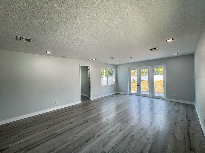 Spacious, unfurnished interior of a new home in , Apopka (Image 19).