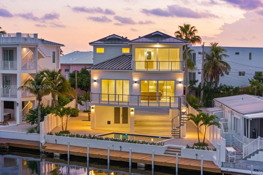 Condo located in Key Largo, FL showcasing its design and architecture (Image 4).