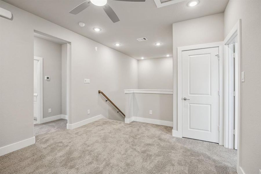 Spacious, unfurnished interior of a new home in Dove Hollow, Waxahachie (Image 28). Spacious, unfurnished interior of a new home in Dove Hollow, Waxahachie (Image 28).
