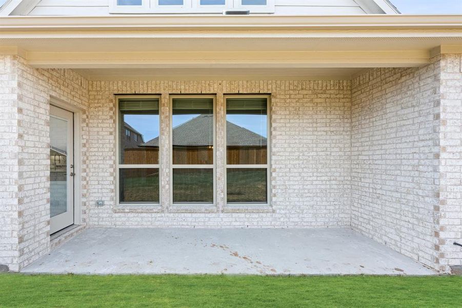Exterior details and patio area of a home in Terracina, Rockwall (Image 3).