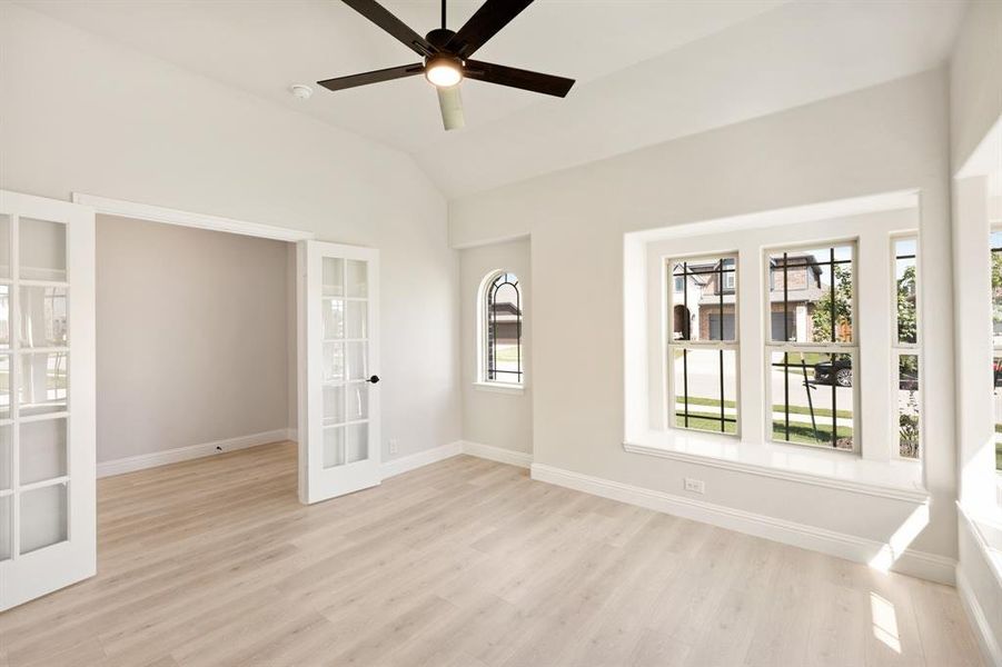 Spacious, unfurnished interior of a new home in Maplewood, Glenn Heights (Image 28).