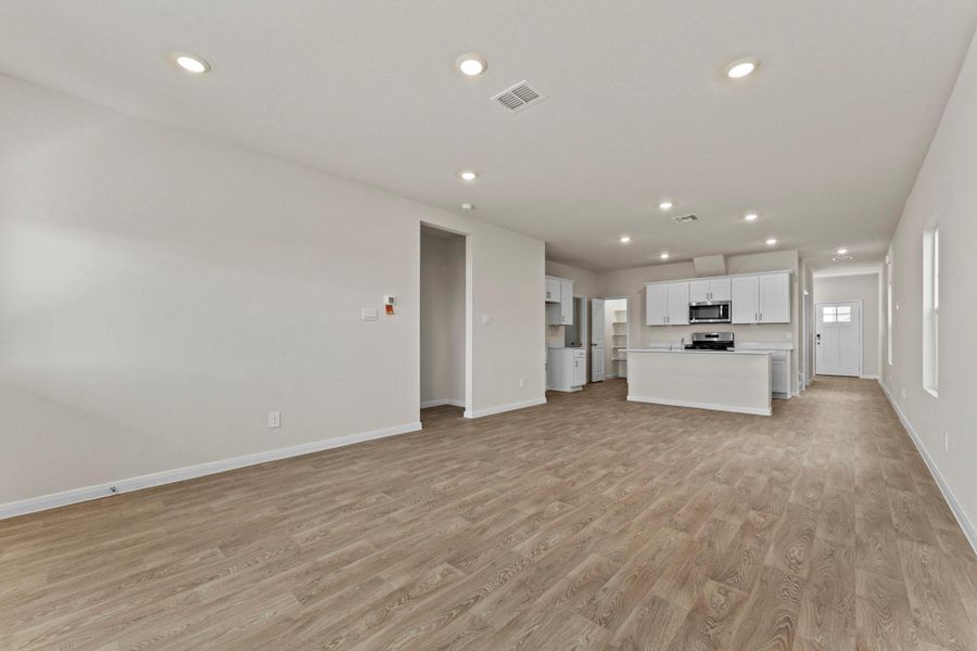 Spacious, unfurnished interior of a new home in Whisper South, San Marcos (Image 17).