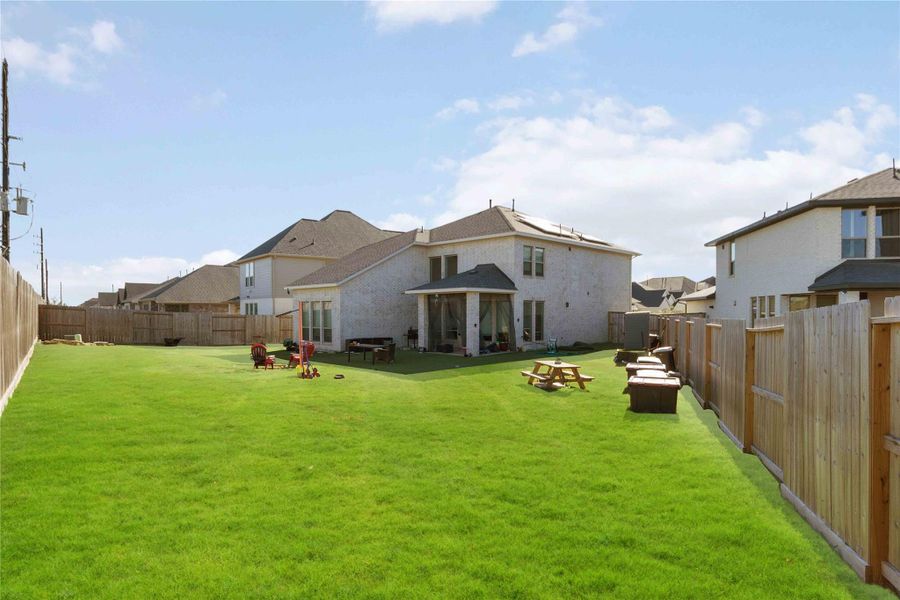 Exterior details and patio area of a home in Cross Creek West 45', Fulshear (Image 3).