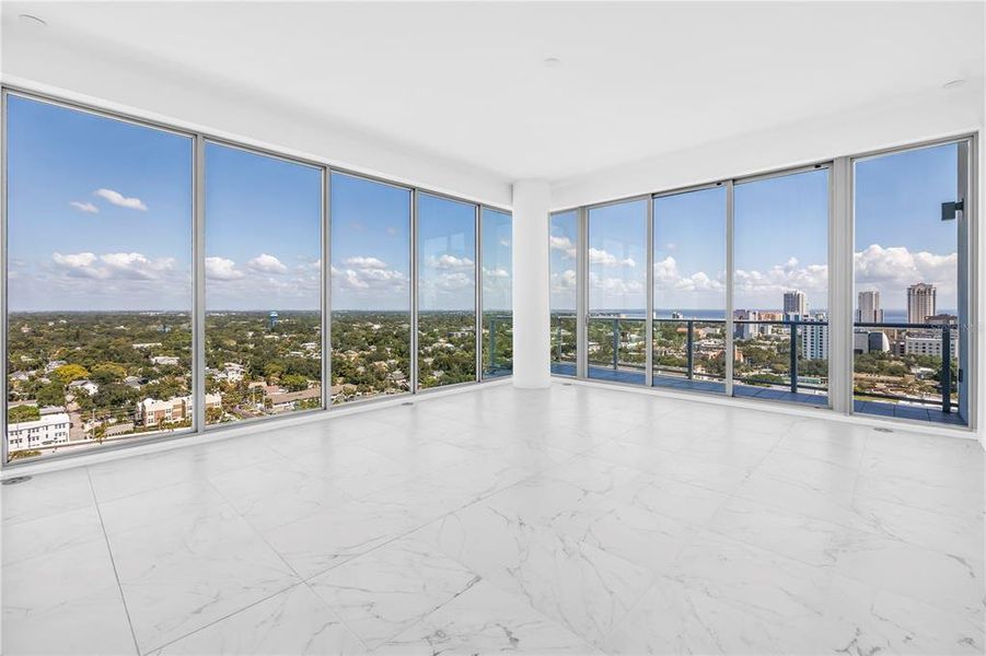 Spacious, unfurnished interior of a new home in , St. Petersburg (Image 25).