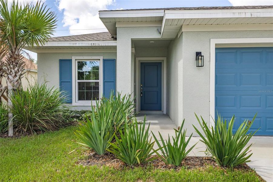 Exterior details and patio area of a home in , Port Charlotte (Image 3).