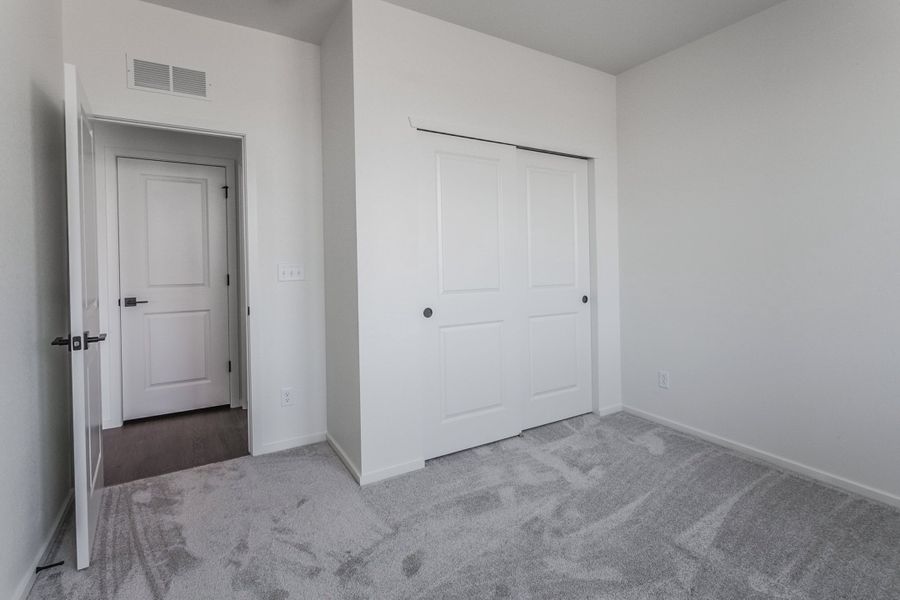 Spacious, unfurnished interior of a new home in Trailside, Timnath (Image 31).