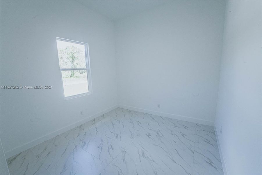 Spacious, unfurnished interior of a new home in , Lehigh Acres (Image 14).