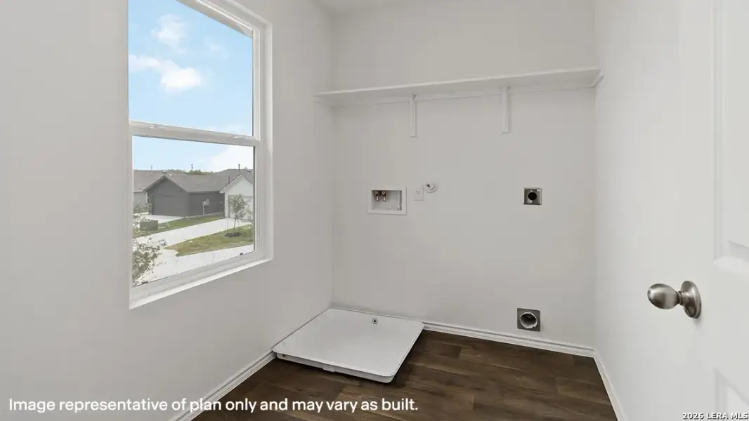 Spacious, unfurnished interior of a new home in , Lytle (Image 23).