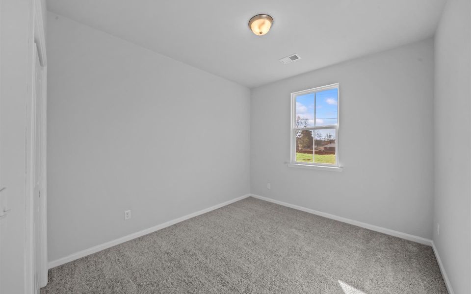 Spacious, unfurnished interior of a new home in Fox Hollow, Spartanburg (Image 17).