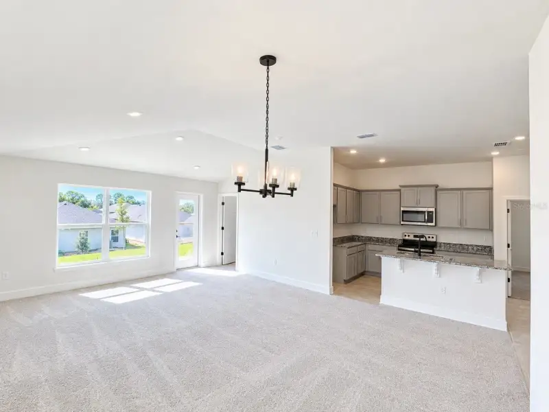 Spacious, unfurnished interior of a new home in Arbor Park, Leesburg (Image 8).