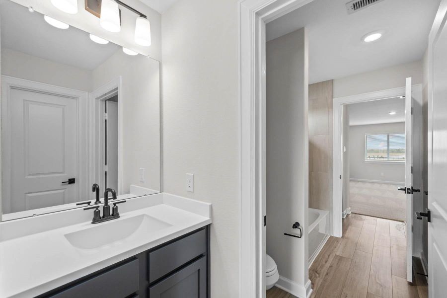 Furnished interior view inside a new home in Lago Mar, Texas City (Image 4).
