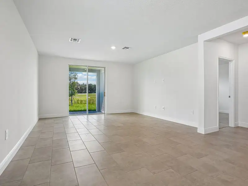Spacious, unfurnished interior of a new home in Villamar - Classic Series, Winter Haven (Image 10).