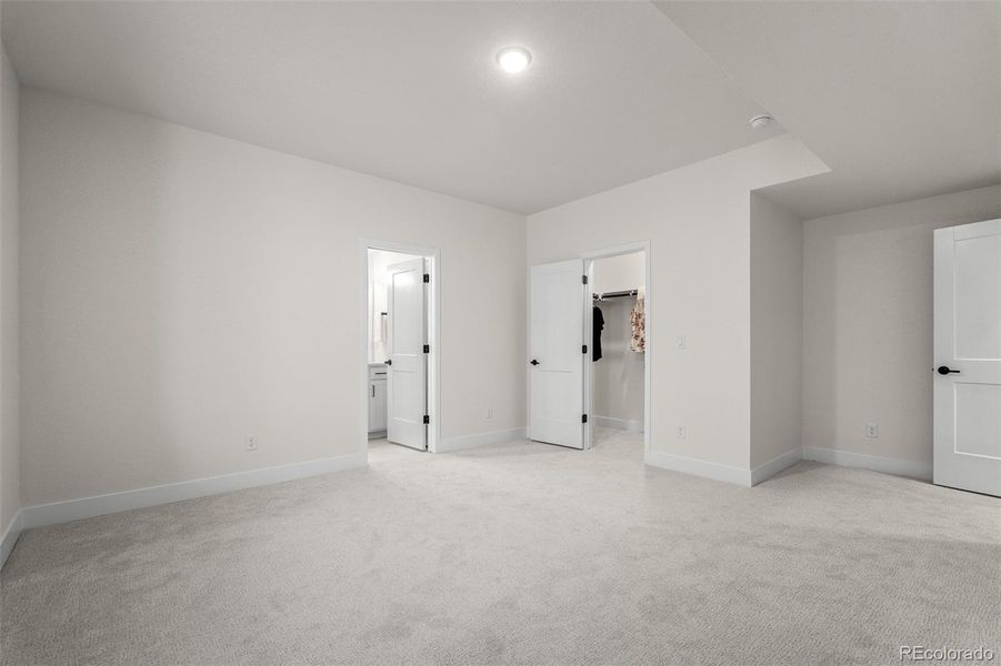 Spacious, unfurnished interior of a new home in Wolf Ranch - Enclave Collection, Colorado Springs (Image 29).
