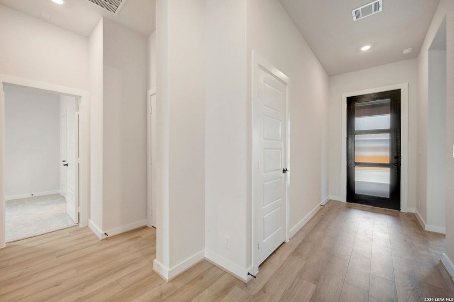 Spacious, unfurnished interior of a new home in Meyer Ranch – Select Reserve Series, New Braunfels (Image 25).