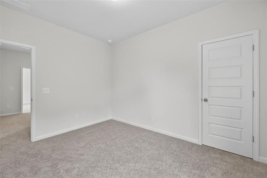 Spacious, unfurnished interior of a new home in Garrett Preserve, Douglasville (Image 21).
