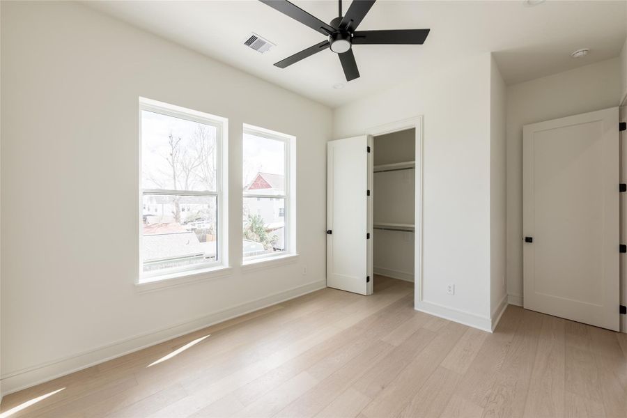 Spacious, unfurnished interior of a new home in , Houston (Image 35).