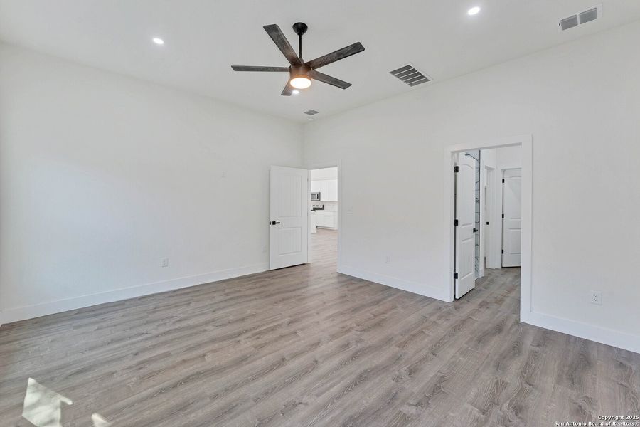 Spacious, unfurnished interior of a new home in , Canyon Lake (Image 20). Spacious, unfurnished interior of a new home in , Canyon Lake (Image 20).