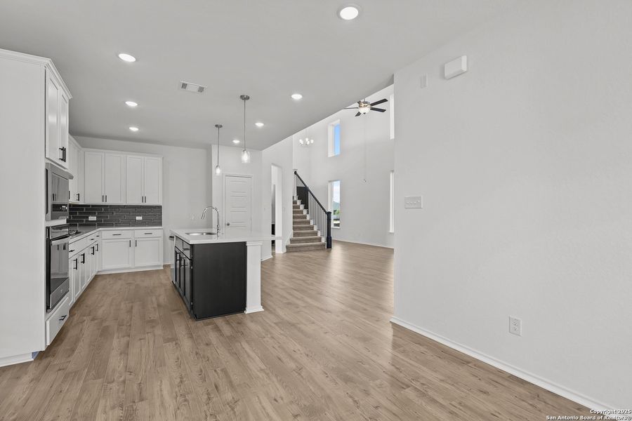 Spacious, unfurnished interior of a new home in Davis Ranch, San Antonio (Image 24).